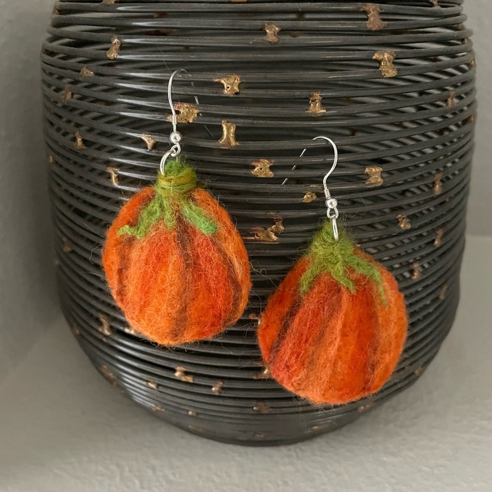 Hand crafted needle felted artisan pumpkin earrings unique one of a kind autumn - Picture 12 of 13